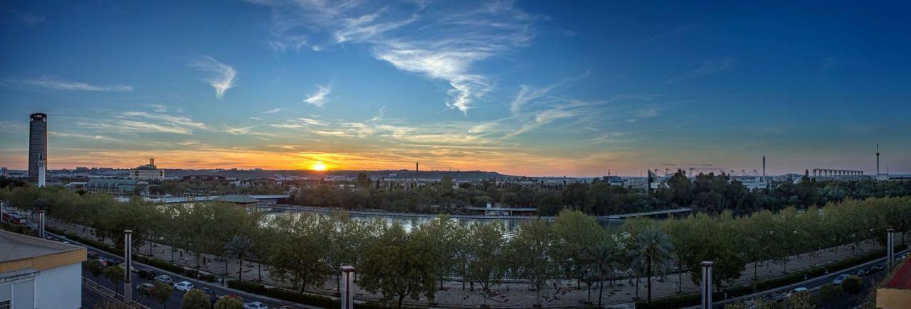 Homefeel Cartuja Seville Luaran gambar